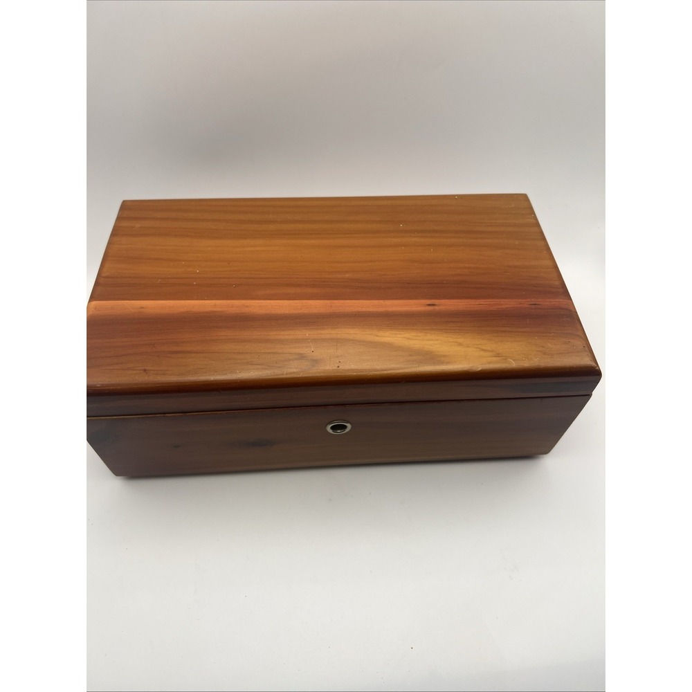 Vintage Lane Miniature Cedar Chest No Key Wolf Furniture Co. Decatur Illinois - Picture 5 of 7